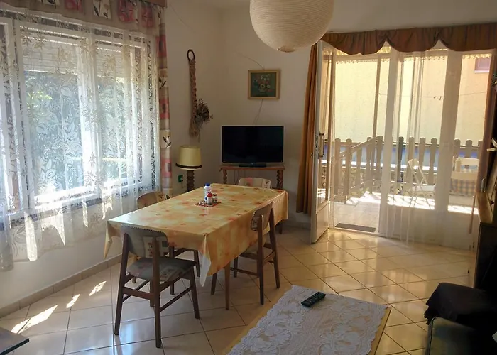 Nyaralo Фоньод